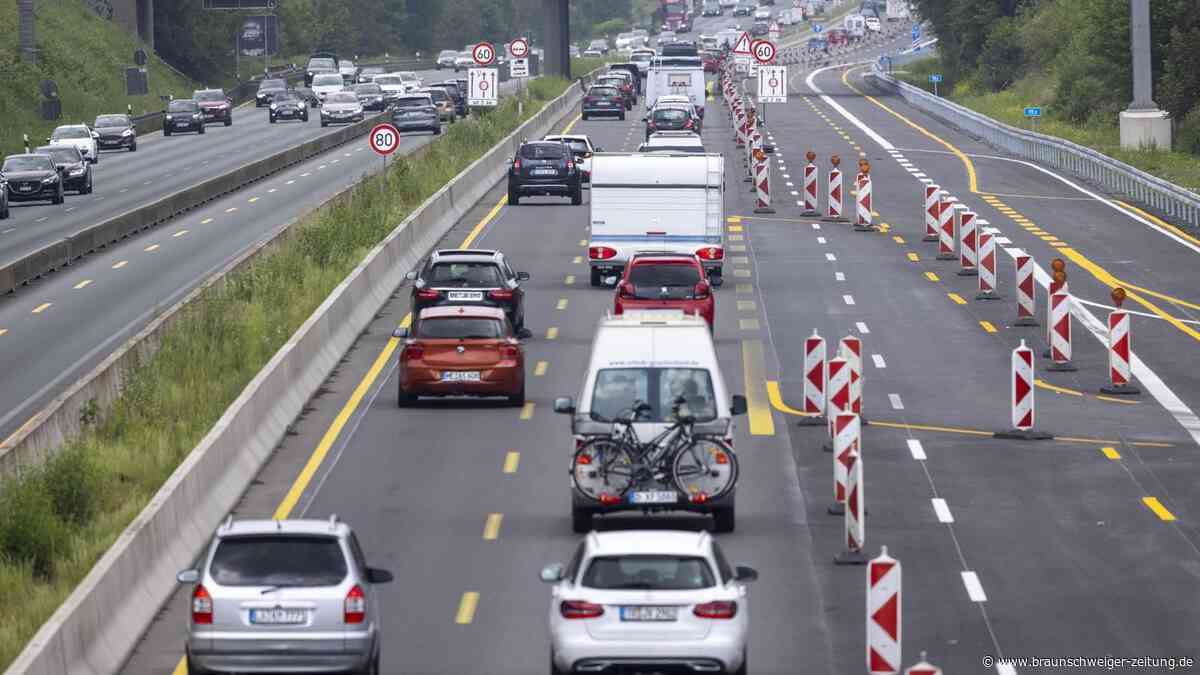 Hier ist die Autobahn 7 in Niedersachsen gesperrt