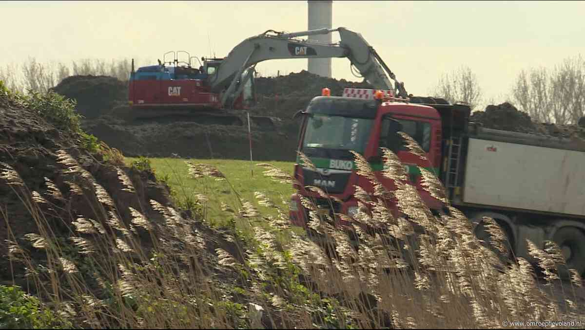 Lelystad - Provincie weerspreekt deskundige: Afvalzorg hoeft bodemas niet overdekt op te slaan