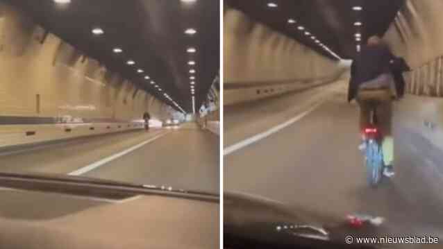 Opmerkelijke beelden: man fietst door Waaslandtunnel