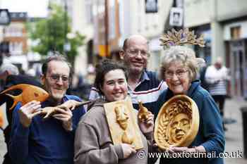Abingdon woodcarvers show off skills at town centre event