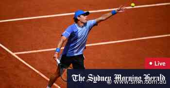 Roland-Garros LIVE updates: De Minaur breaks Medvedev again, in control as he takes second set 6-2