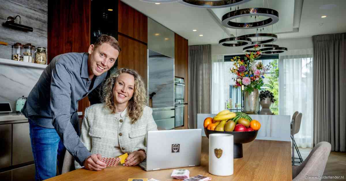 Ruben en Debby zijn geliefden en zakenpartners: ‘We kunnen overal werken, alleen een laptop nodig’