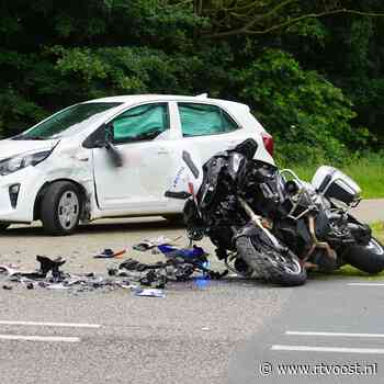 Motoragent in opleiding gewond bij ongeluk in Raalte
