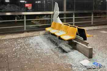 Glazen wand aan station De Pinte kapotgeslagen: “Vermoedelijk minderjarige daders”