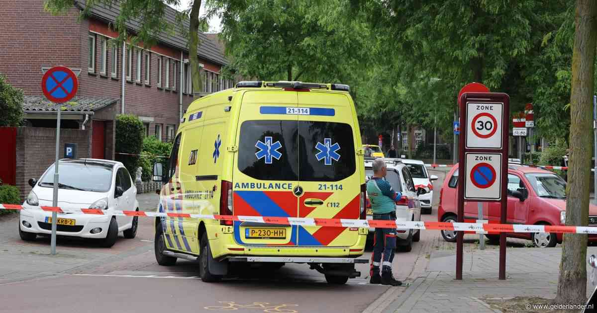 Drie gewonden bij ruzie tussen groep jongeren in Oss, minderjarige in nek gestoken: ‘Akelig als zoiets voor je huis gebeurt’