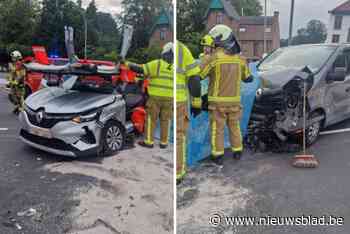 Wagen belandt op zijkant bij ongeval in Edegem: bestuurder gekneld in wagen