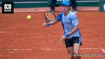 De Minaur into his first French Open quarterfinal after rare win over Medvedev