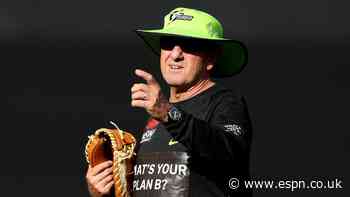 Sydney Thunder keep Trevor Bayliss on as coach for another BBL campaign