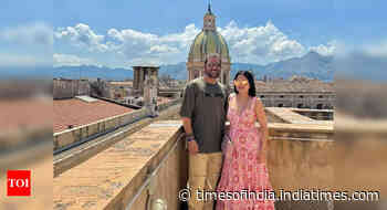 Sakshi-Dhoni paint romantic picture in Italy