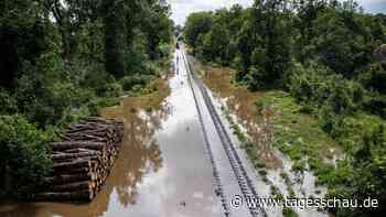 Hochwasser-Liveblog: ++ Mehrere Bahnstrecken im Süden weiter gesperrt ++