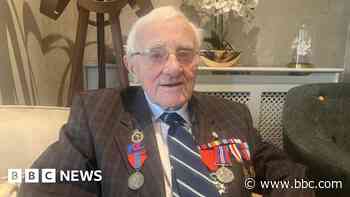 D-Day veteran recalls 'carnage' of Normandy landing