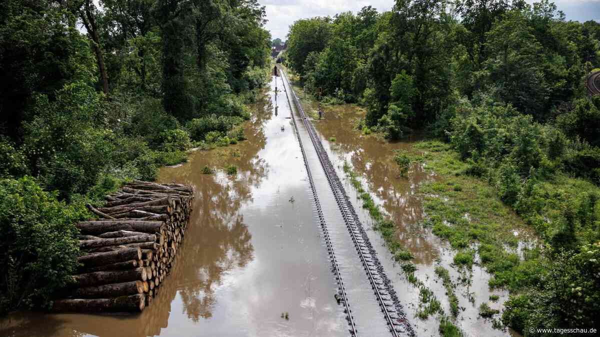 Hochwasser-Liveblog: ++ Mehrere Bahnstrecken im Süden weiter gesperrt ++