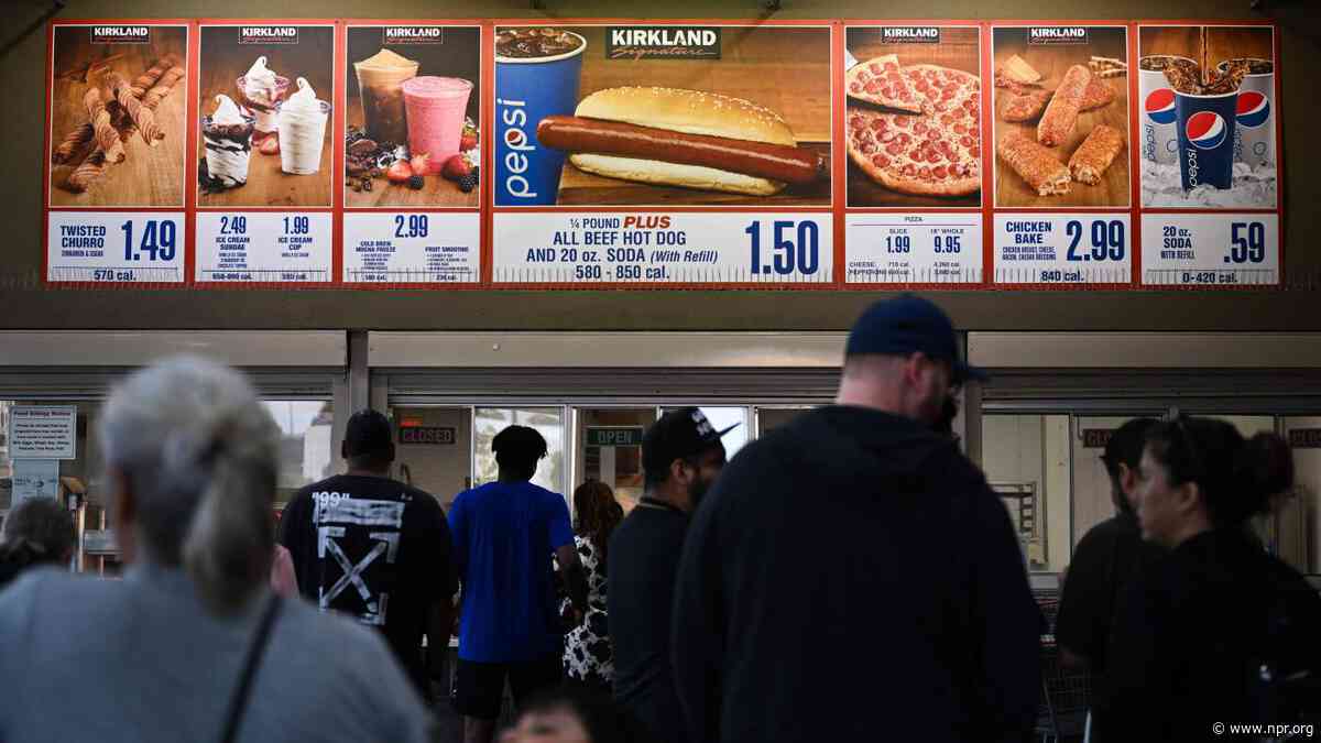 Costco hot dogs have cost $1.50 since the 1980s. Here's why prices aren't changing
