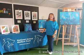 Artist's exhibition raises over £800 for NAWT Watford