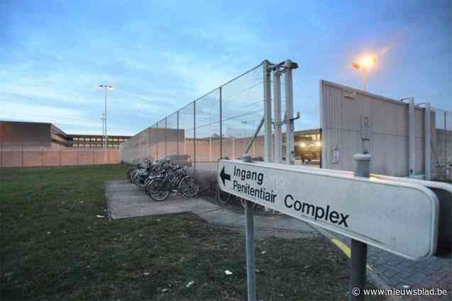 Gevangene betrapt met bijna 100 gram hasj in broek: achttien maanden celstraf