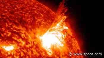 Sun unleashes giant plasma plume and reels it back in apparent 'failed eruption' (video)