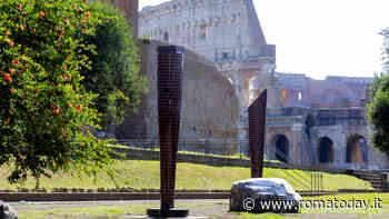 Cosa sono quelle strane colonne bicolore comparse nel centro di Roma