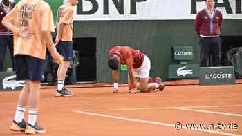 Knieverletzung doch zu schwer: Djokovic muss French Open trotz Achtelfinal-Sieg abbrechen