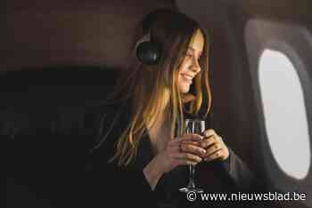 Glaasje wijn en dan een dutje op het vliegtuig? Geen goed idee, zeggen wetenschappers