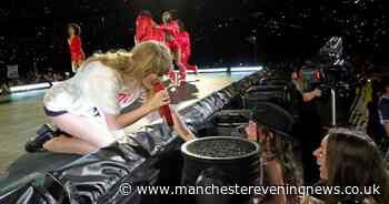 What is the 22 hat at Taylor Swift UK eras tour and who decides who gets it?