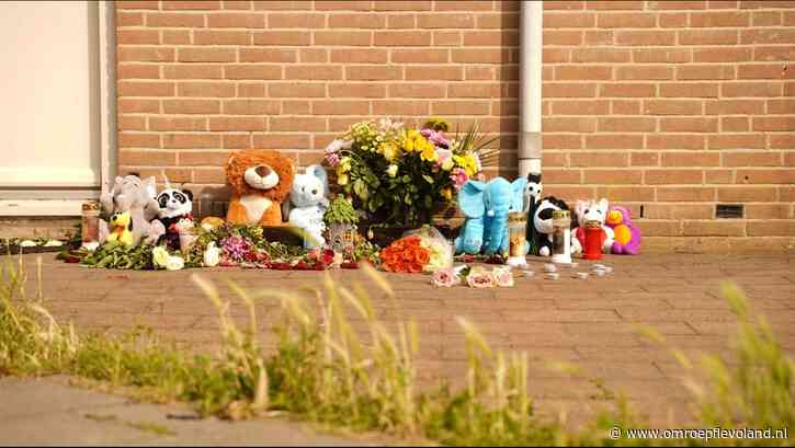 Flevoland - Nieuwsoverzicht 04/06 | Bloemen en knuffels voor huis dood kind • Kat doodgeschoten