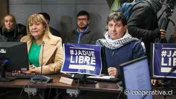 "Jadue libre": Carteles y cruces marcaron primer concejo en Recoleta sin su alcalde