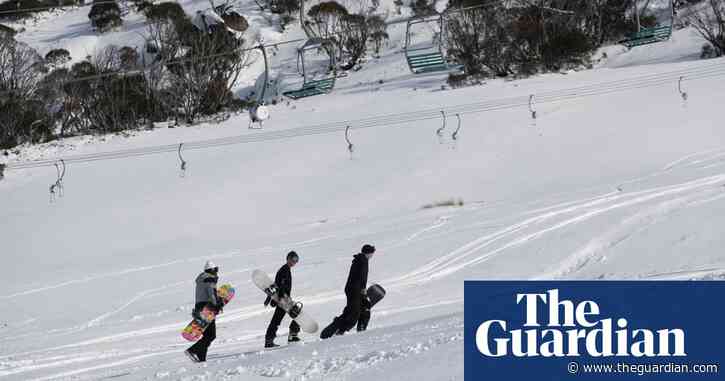 As global heating cuts Australia’s snowfall ski season may go downhill, report warns