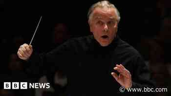 Halle conductor hangs up his baton after 24 years