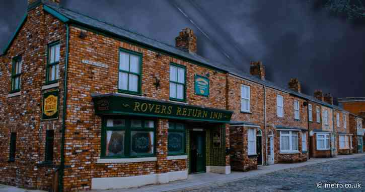 Coronation Street legend seriously injured and rushed to hospital as episode dropped