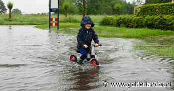 Nat, natter, natst, Nederland zucht onder eindeloze regen: ‘Twee klussen moet ik al sinds november uitstellen’