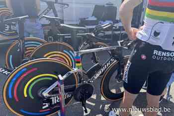 IN BEELD. Op deze prachtige zilveren tijdritfiets doet wereldkampioen Remco Evenepoel gooi naar ritzege in Dauphiné