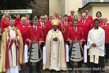 Erzbischof segnet neue Lyren und Schankwagen in Natzungen