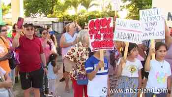 ‘We're not going': Residents of Palm Lakes mobile home protest eviction notices