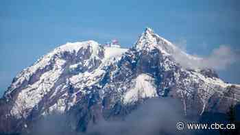 Crews hopeful clearing weather will allow search to resume for 3 climbers on Mount Garibaldi