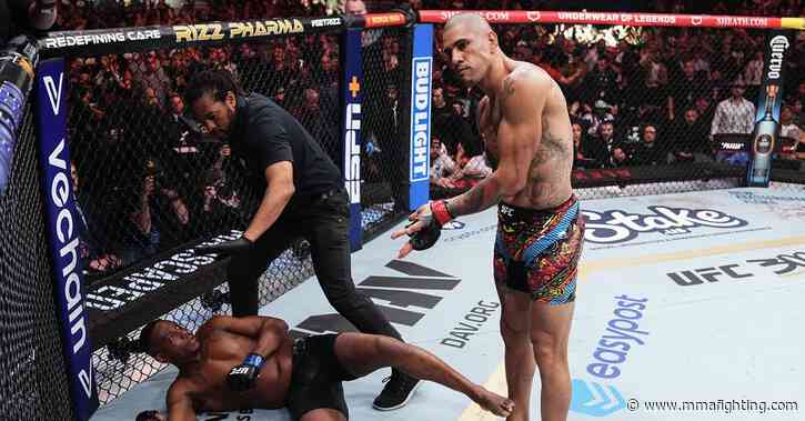 Jamahal Hill blasts Alex Pereira’s UFC 300 knockout celebration, issues $20,000 challenge to fans ‘talking sh*t’