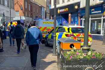 Banbury: Police called to town centre high street
