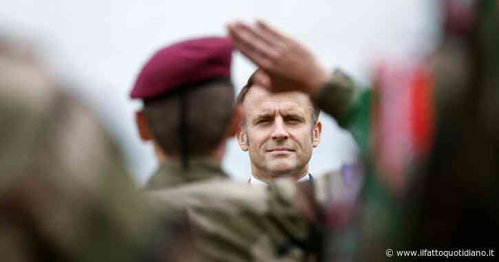 Macron alle celebrazioni del D-Day evoca l’escalation militare: “I pericoli aumentano, ma siamo pronti agli stessi sacrifici”