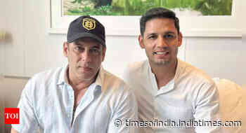 Salman poses with fan in Italy amid Ambani bash