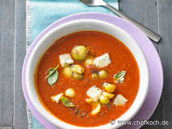 Schnelle Gorgonzola-Tomatensuppe mit Zucchinicroutons