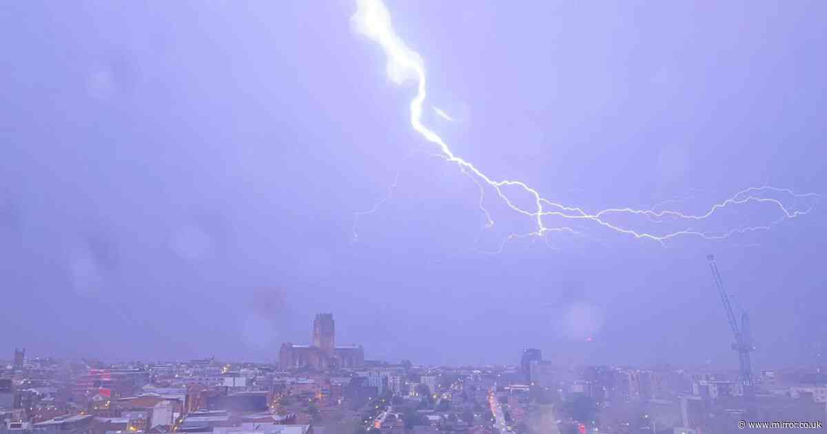 UK weather: Exact date thunderstorms to rattle UK amid devilish 45mph winds