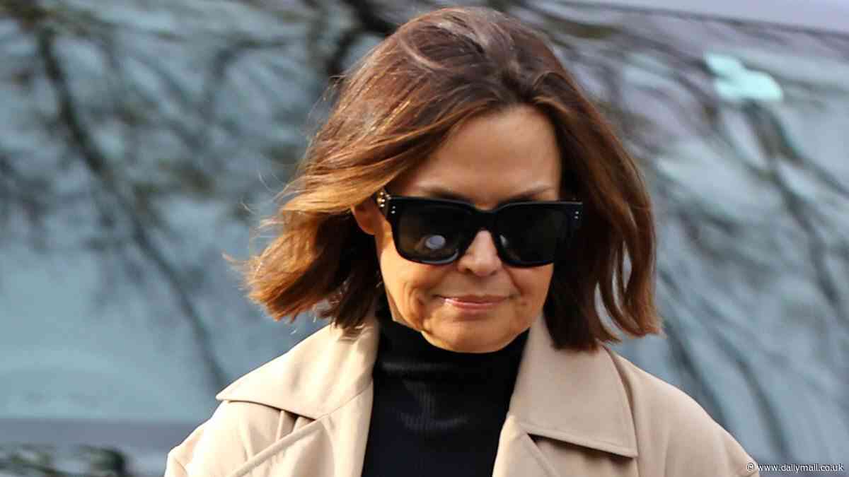 Lisa Wilkinson attempts to go incognito as she debuts glamorous new hairstyle during coffee run