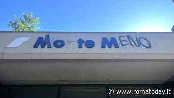 La stazione di Monte Mario diventa "Mo te meno"