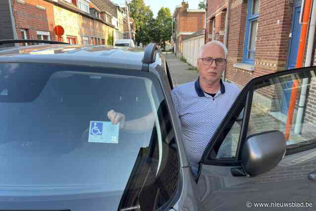 Invalide Dirk (61) boos over parkeerboete in Antwerpen: “Elke gemeente hanteert andere regels, geraak er maar eens aan uit”