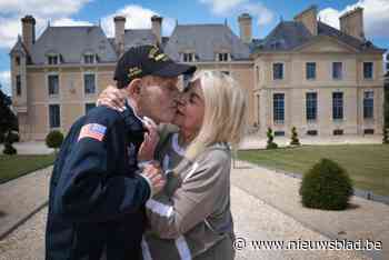 100-jarige D-Day-veteraan keert terug naar Frankrijk om met zijn 96-jarige Jeanne te trouwen: “Hij is de beste kusser”