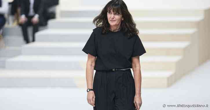 Virginie Viard fuori da Chanel: la stilista lascia la direzione creativa, è la fine di un’era. Chi prenderà il suo posto?