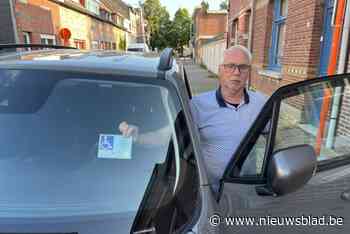 Invalide Dirk (61) boos over parkeerboete: “Elke gemeente hanteert andere regels, geraak er maar eens aan uit”