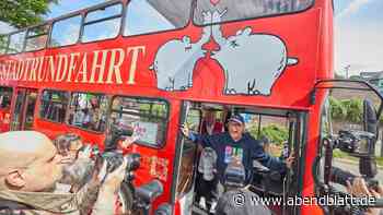 Otto Waalkes' Ottifanten reisen nun auf Bus durch Hamburg