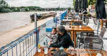 Hoogwater zet streep door 30 werkdagen, maar toch zijn de terrassen op de Rijnkade op tijd weer open