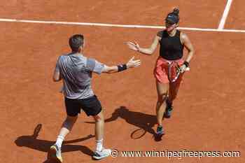Laura Siegemund and Edouard Roger-Vasselin win the French Open mixed doubles final