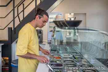 “Hawaïaanse versie van sushi”: Amiran (32) opent restaurant Hello Poké op Hopmarkt